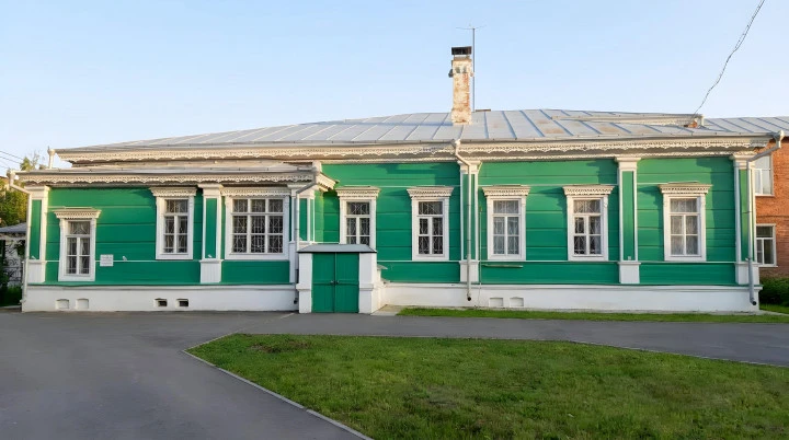 Здание ОКН с зем. участком 4 385 кв.м в центре г. Переславля-Залесского: Ярославская область, г. Переславль-Залесский, ул. Советская, д. 22, с земельным участком